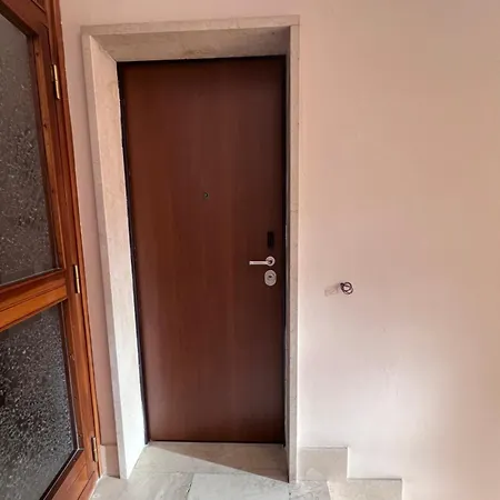 Nuovo Ed Elegante In Zona Bocconi Milão